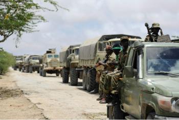 Tropas do exército somaliano e da Missão da União Africana na Somália em comboio a caminho tde Barawe, bastião do grupo Al-Shabaab. Foto: Amisom/Tobin Jones
