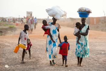 Mulheres e crianças sul-sudanesas. Foto: Unicef/Sebastian Rich