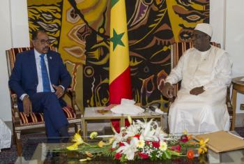 Michel Sidibé (à esq.) com o presidente do Senegal, Macky Sall. Foto: Onusida
