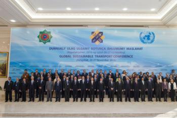 Líderes mundiais reunidos na Conferência Global sobre Transportes, no Turcomenistão. Foto: ONU