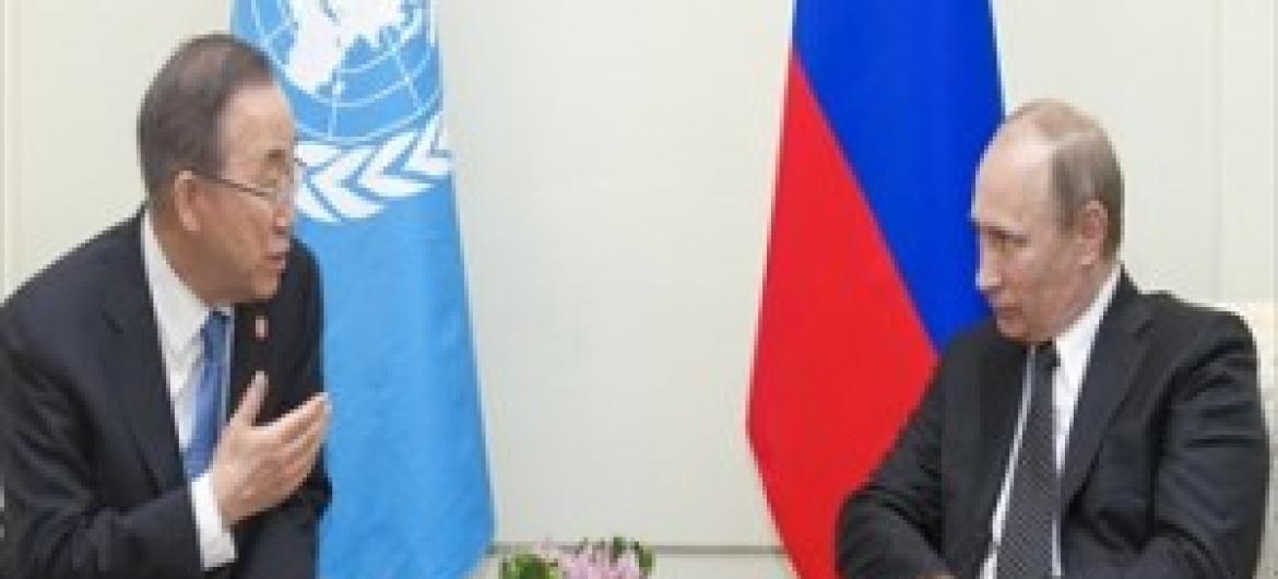 Katibu Mkuu wa UM Ban Ki-Moon katika mazungumzo yake na Rais Vladmir Putin wa Urusi. (Picha:UM/Mark Garten)