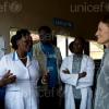 Mkurugenzi Mtendaji wa shirika la Umoja wa Mataifa la kuhudumia watoto, UNICEF, Henrietta H. Fore asikiliza simulizi kutoka wafanyakazi wa UNICEF katika ziara yake nchini Sudan Kusini. Picha: UNICEF/UN0156591/Prinsloo